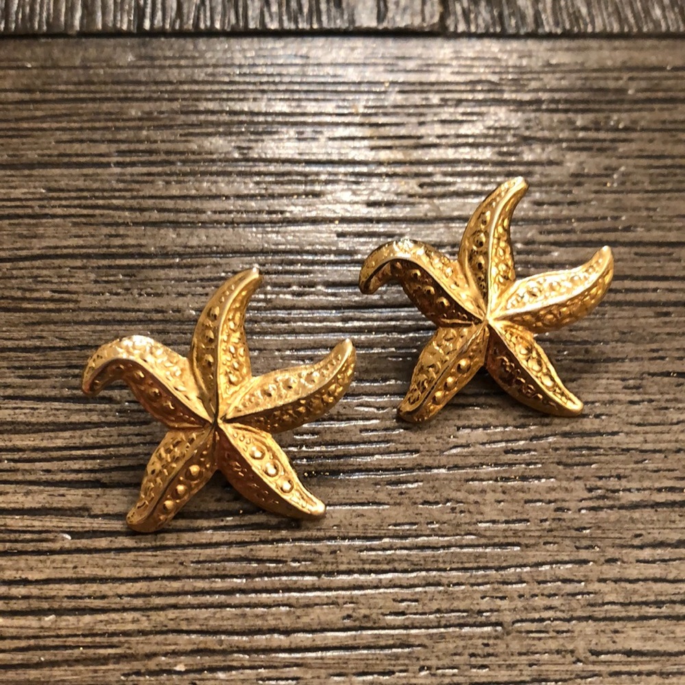 Avon 1987 Starfish Goldtone Metal Earrings - Picture 3 of 13